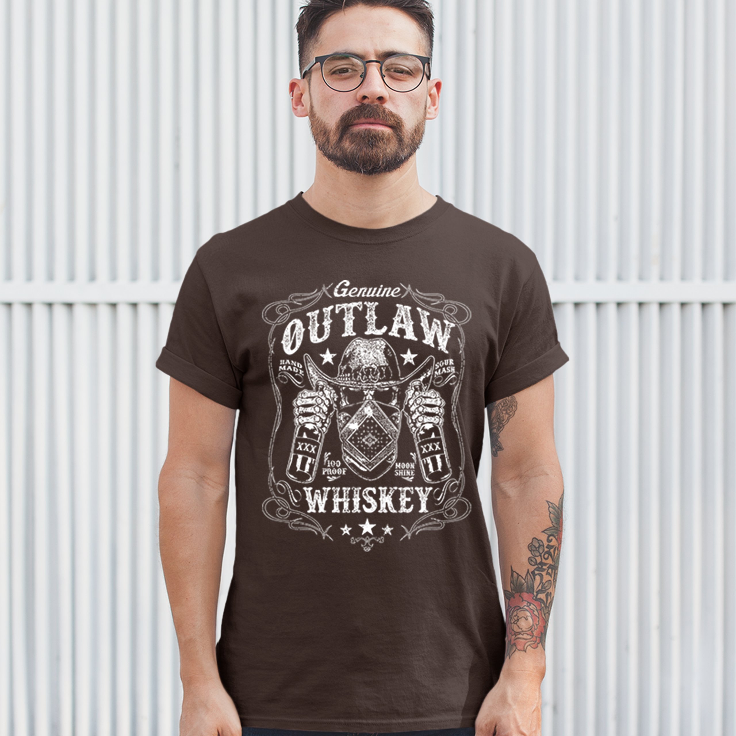 Genuine Outlaw Whiskey T-shirt XXX Sour Mash Moonshine Drinking Men's Tee - 第 37/57 張圖片