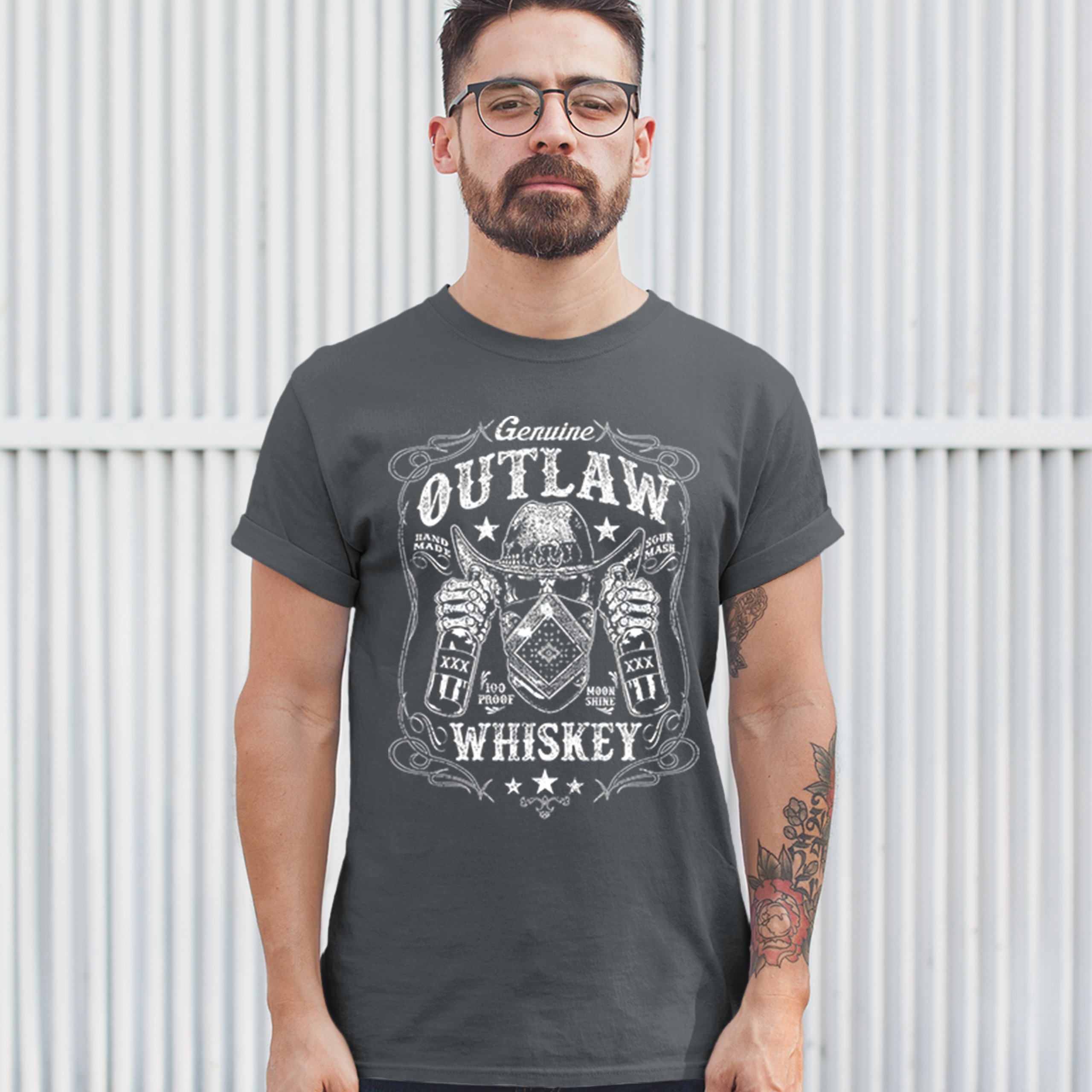 Genuine Outlaw Whiskey T-shirt XXX Sour Mash Moonshine Drinking Men's Tee - 第 41/57 張圖片