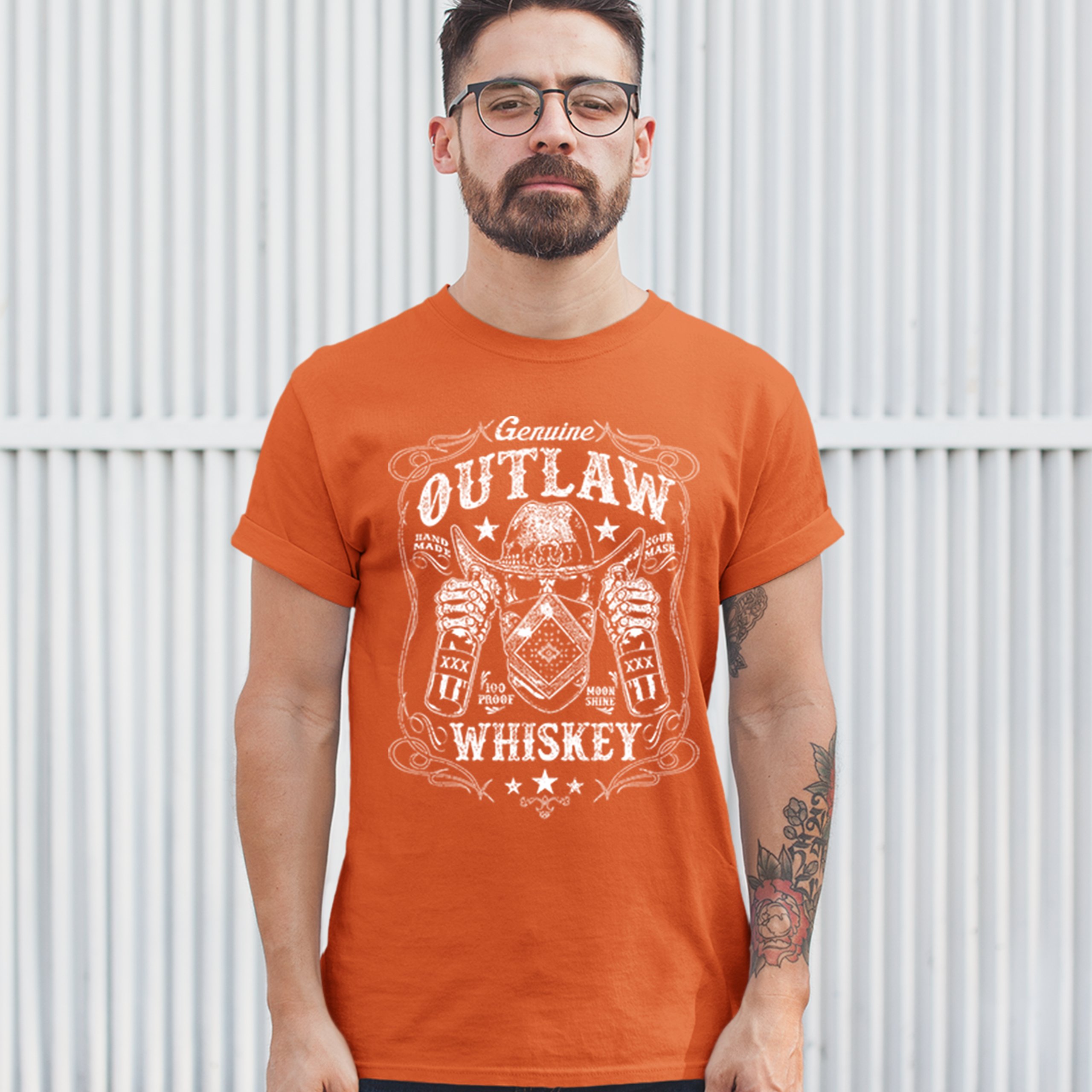 Genuine Outlaw Whiskey T-shirt XXX Sour Mash Moonshine Drinking Men's Tee - 第 9/57 張圖片