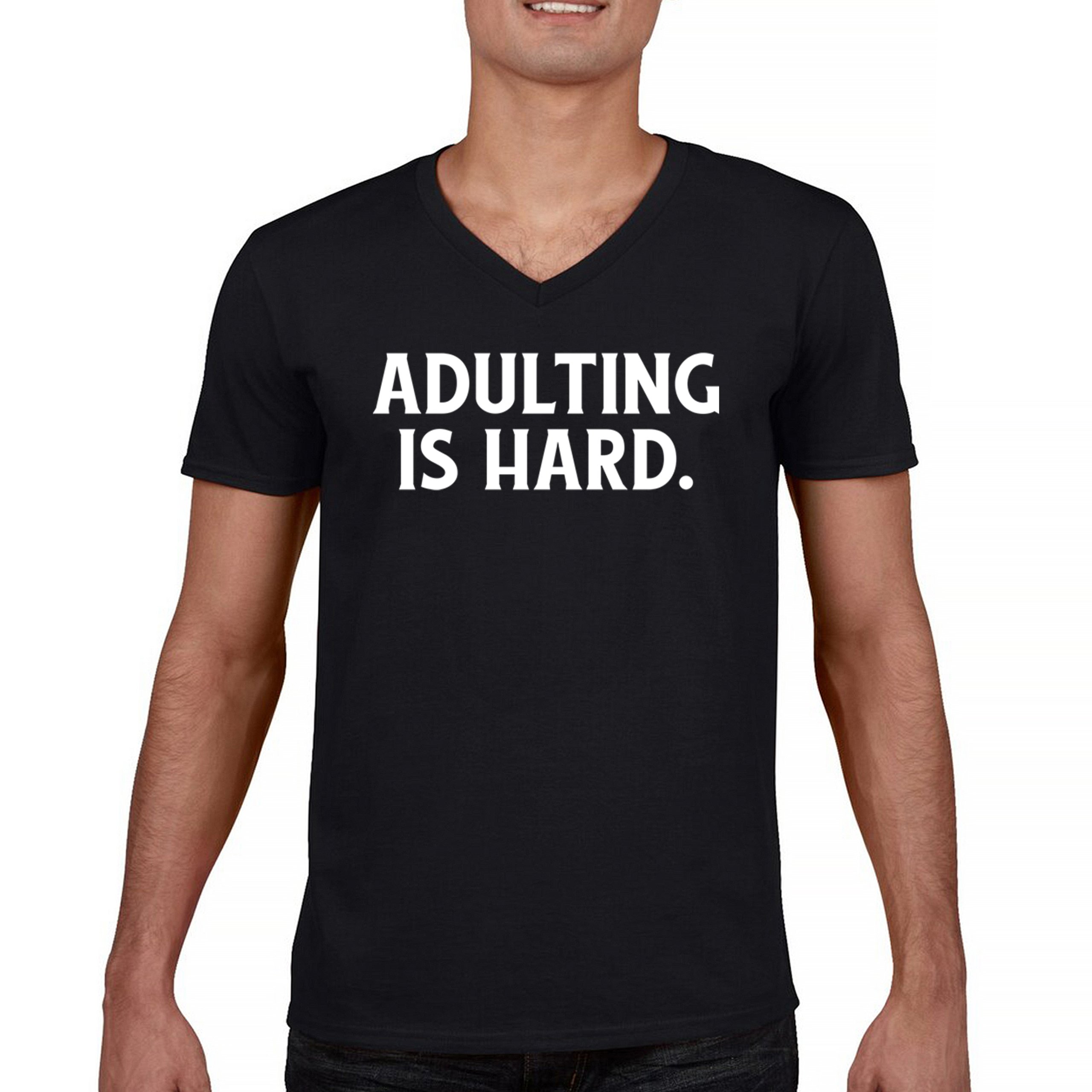 ALTRA T shirt scollo a V Adulting Is Hard maglietta divertente la vita adulta fa schifo Gen X Don't Grow Up