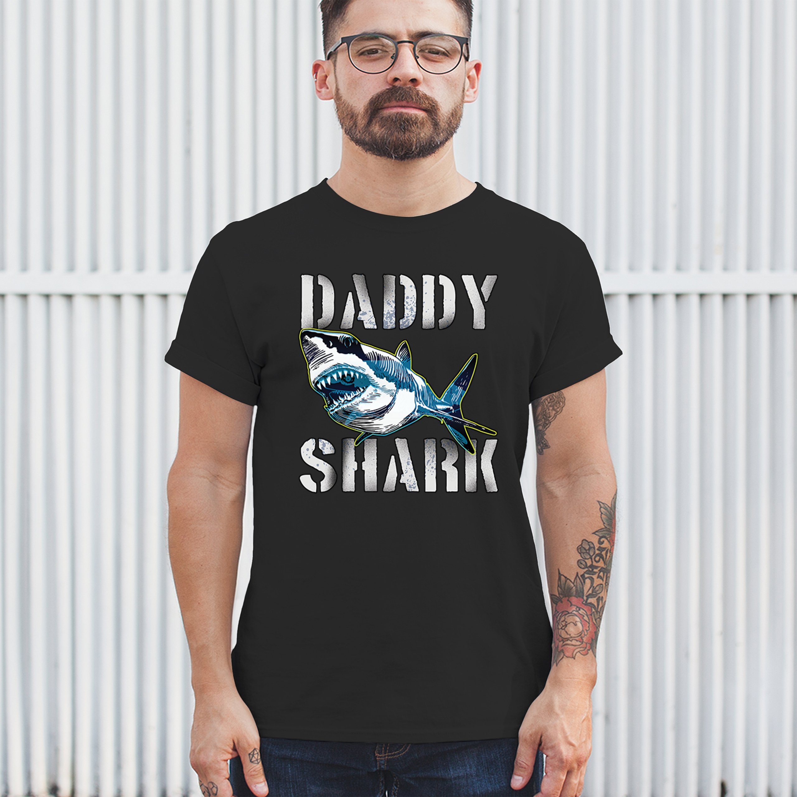 Daddy Shark Funny Father's Day T-shirt Funny Dad Joke Grandpa Papa