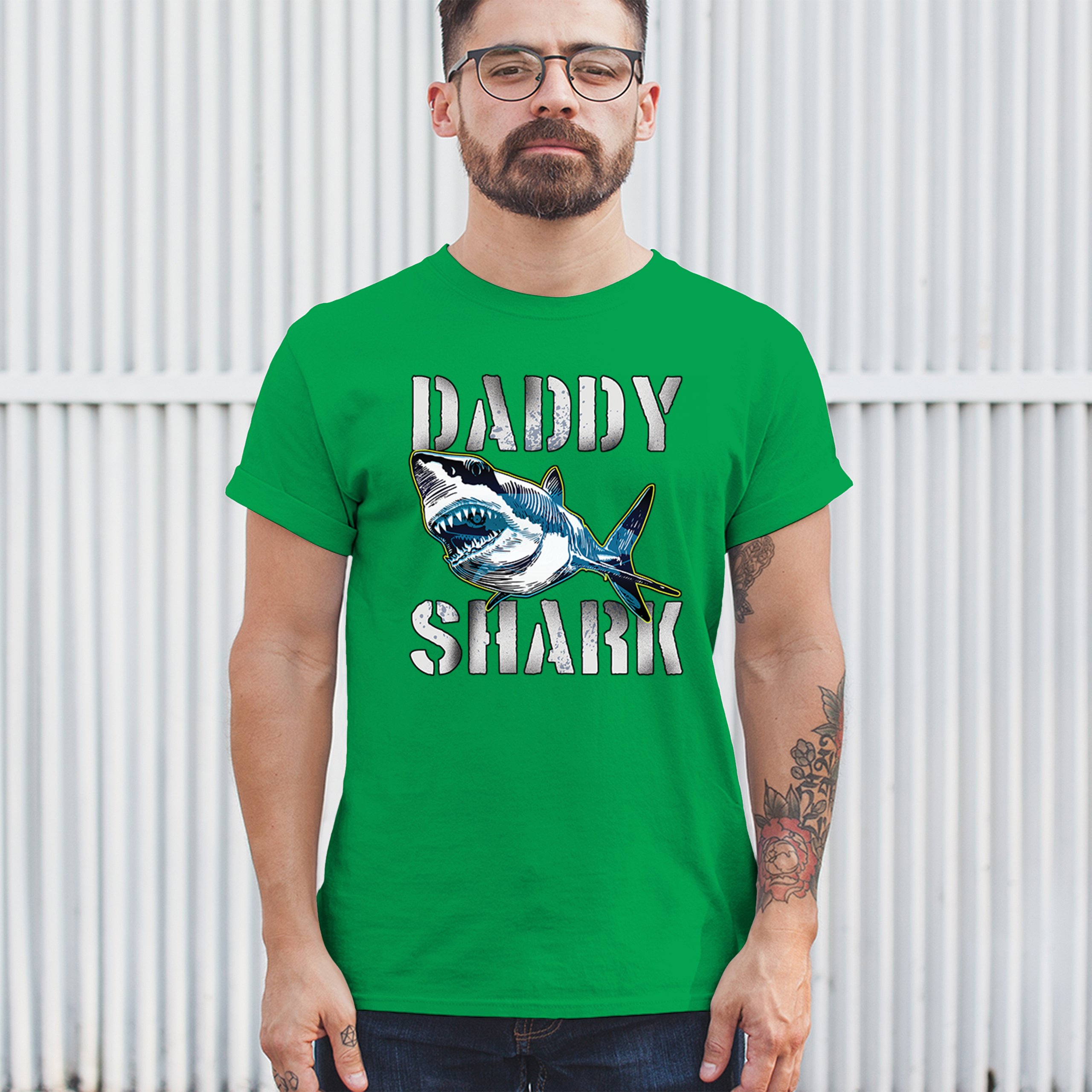Daddy Shark Funny Father's Day T-shirt Funny Dad Joke Grandpa Papa