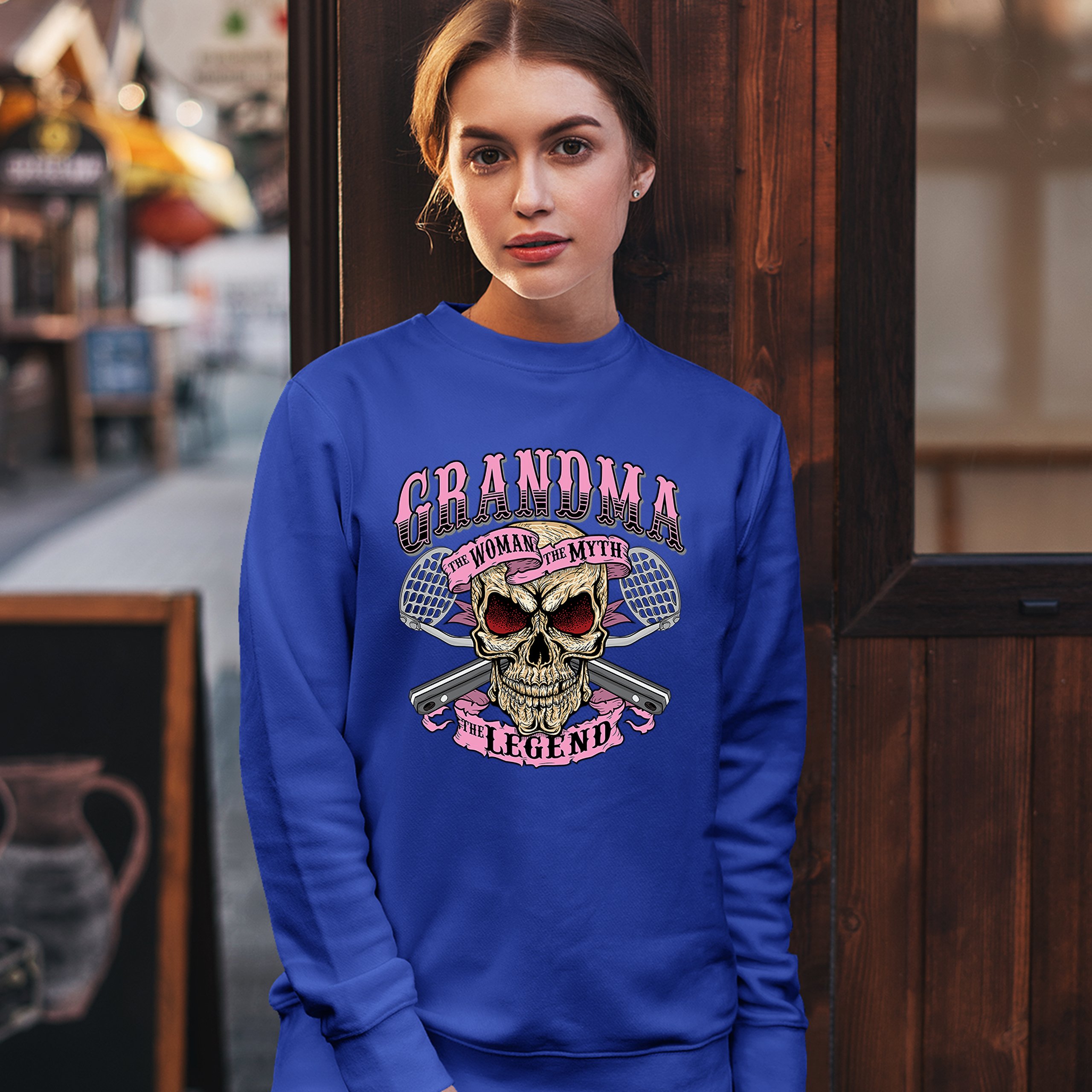 Oma die Frau der Mythos die Legende Sweatshirt Muttertag Oma Rundhalsausschnitt - Bild 29 von 29