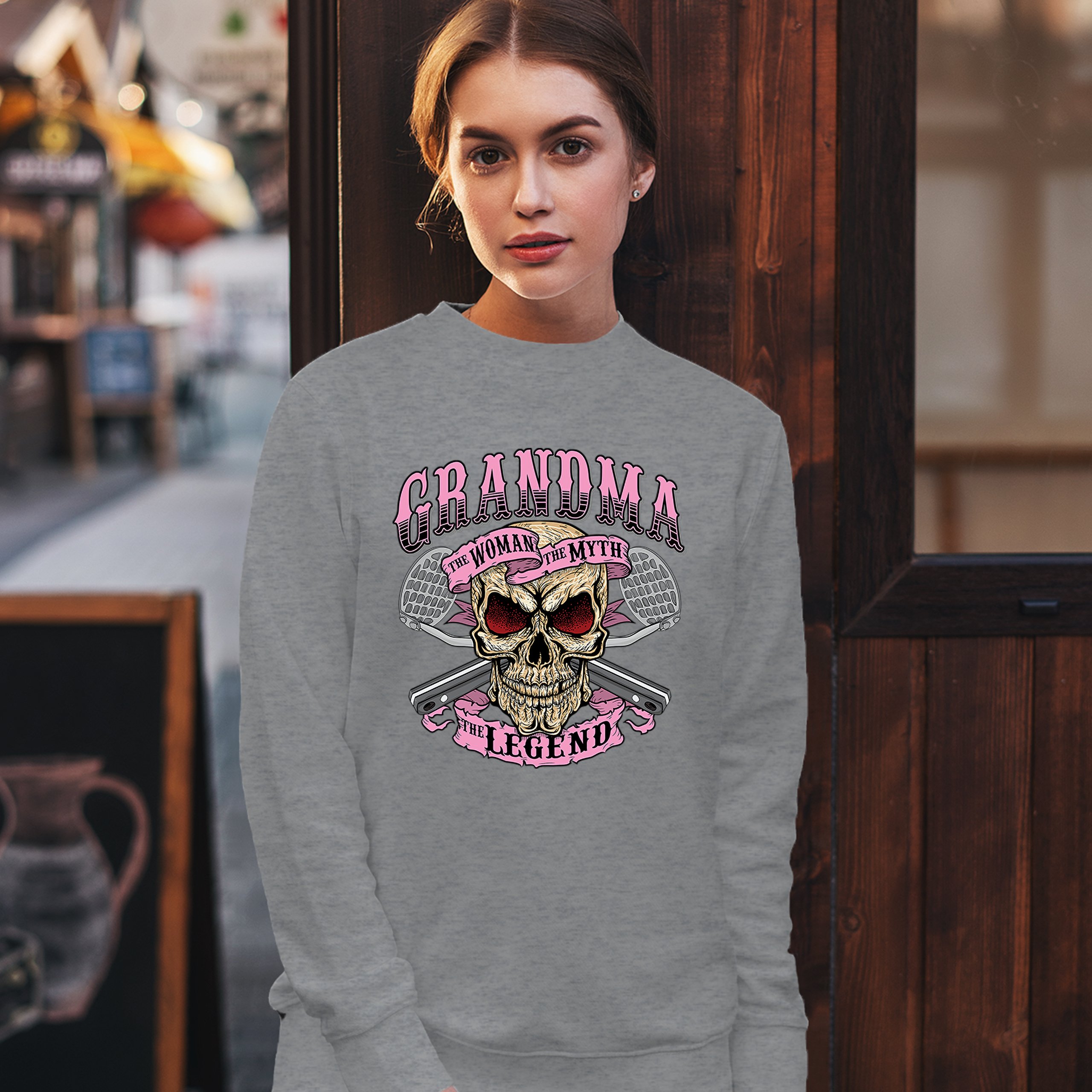 Oma die Frau der Mythos die Legende Sweatshirt Muttertag Oma Rundhalsausschnitt - Bild 9 von 29