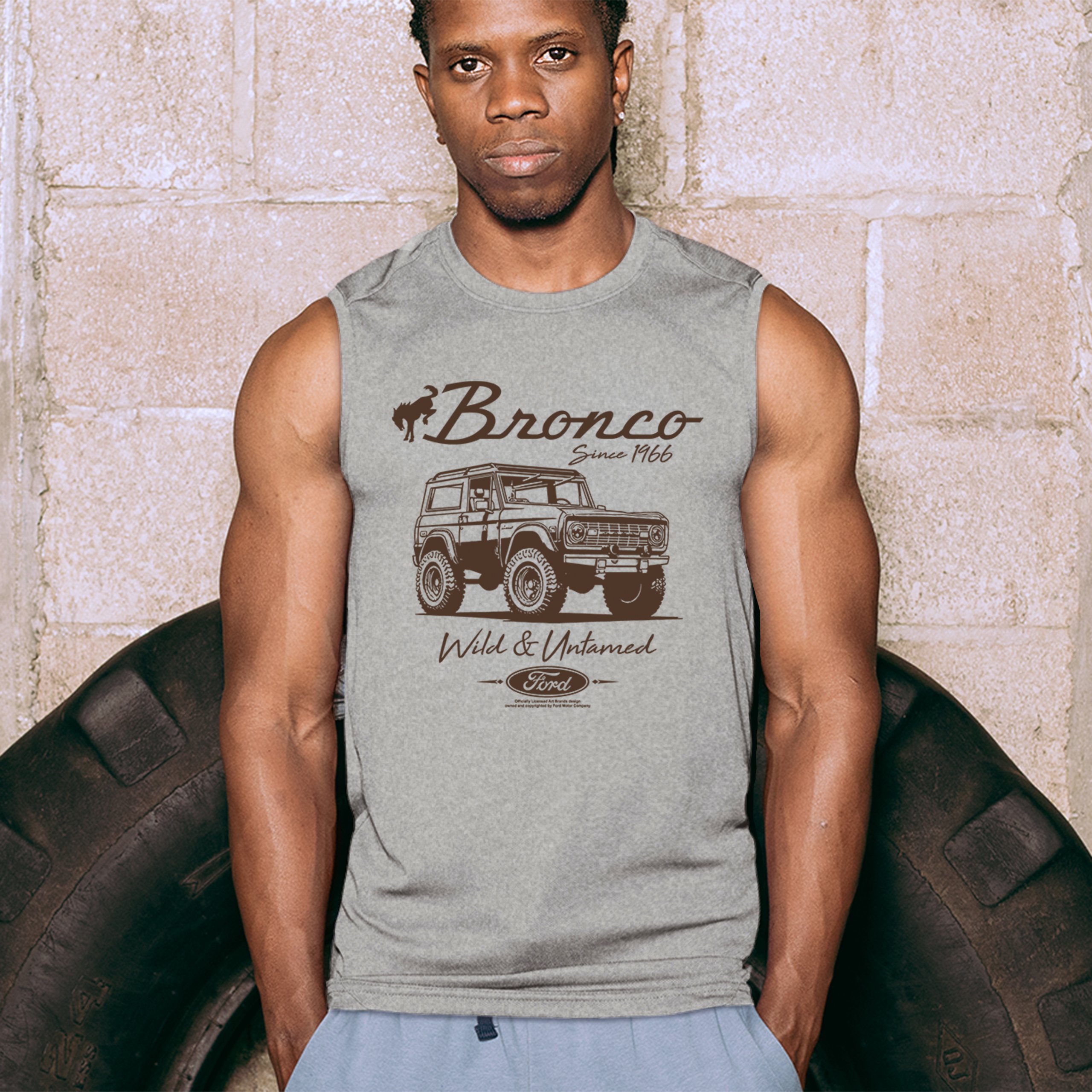 トランプ Ford Bronco Wild and Untamed Since 1966 Muscle Shirt Retro Off