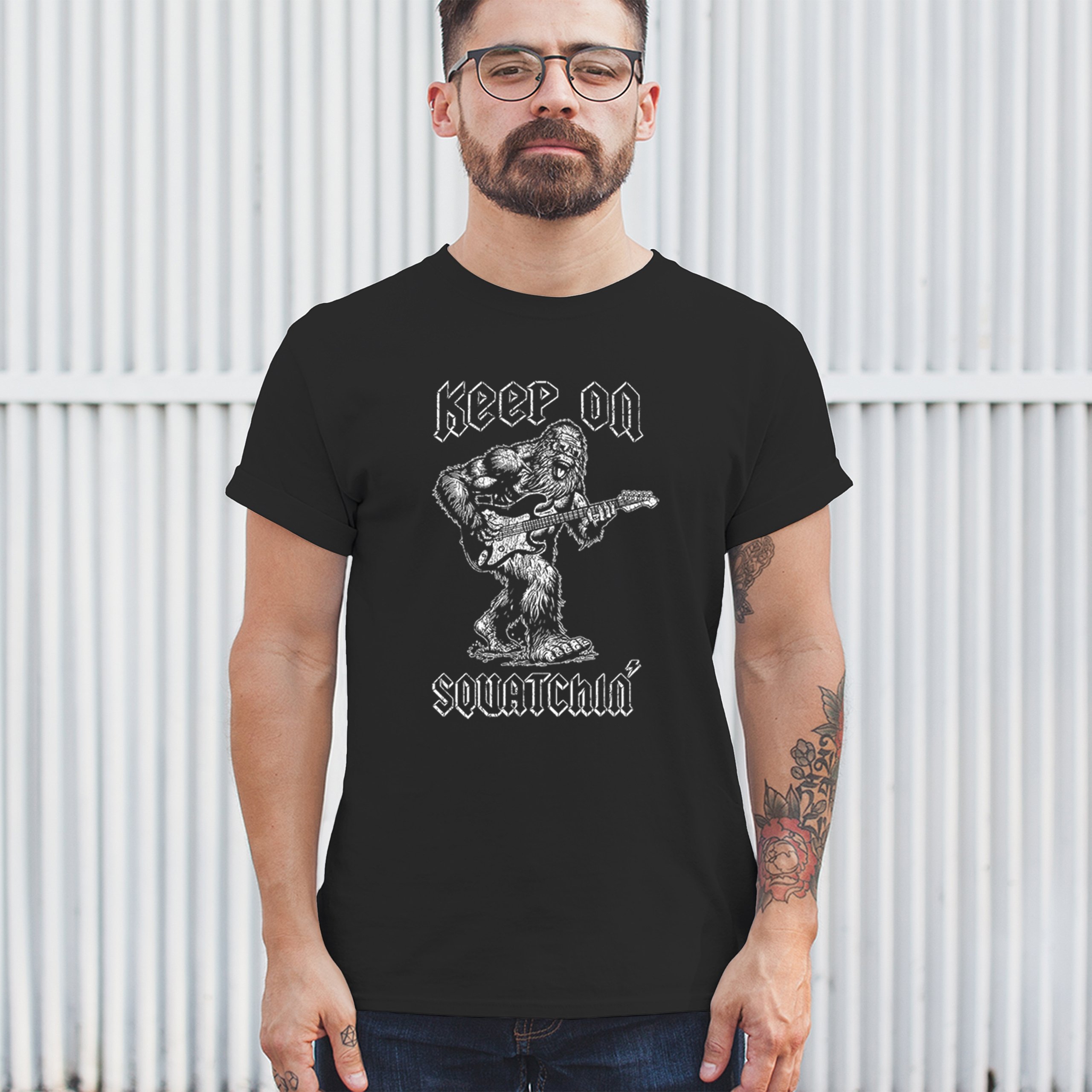ALTRA T shirt Keep On Squatchin divertente Sasquatch Rock N Roll Bigfoot chitarra maglietta uomo