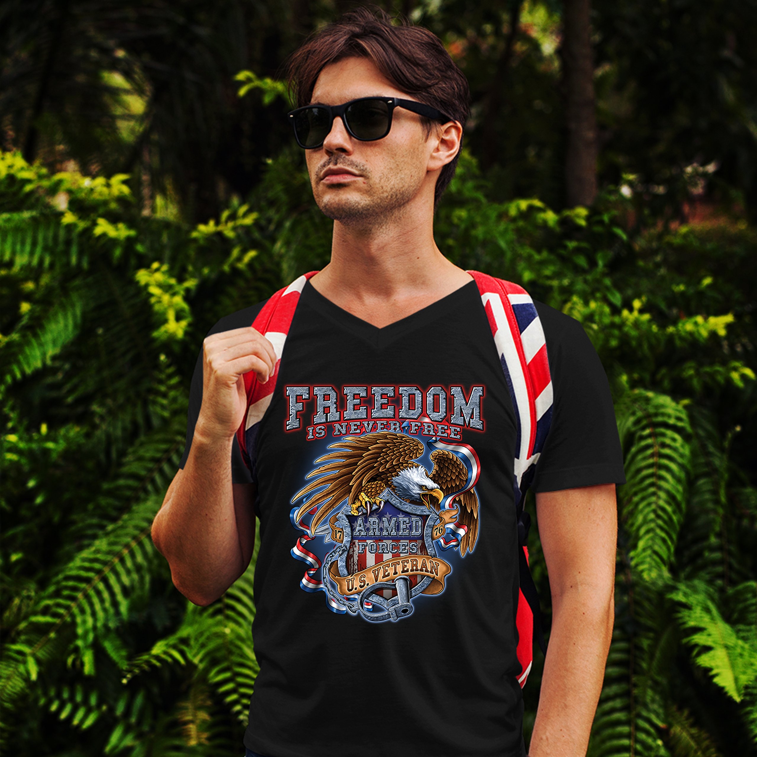 ALTRA Freedom Is Never Free T shirt collo a V USA Maglietta militare veterana forze armate