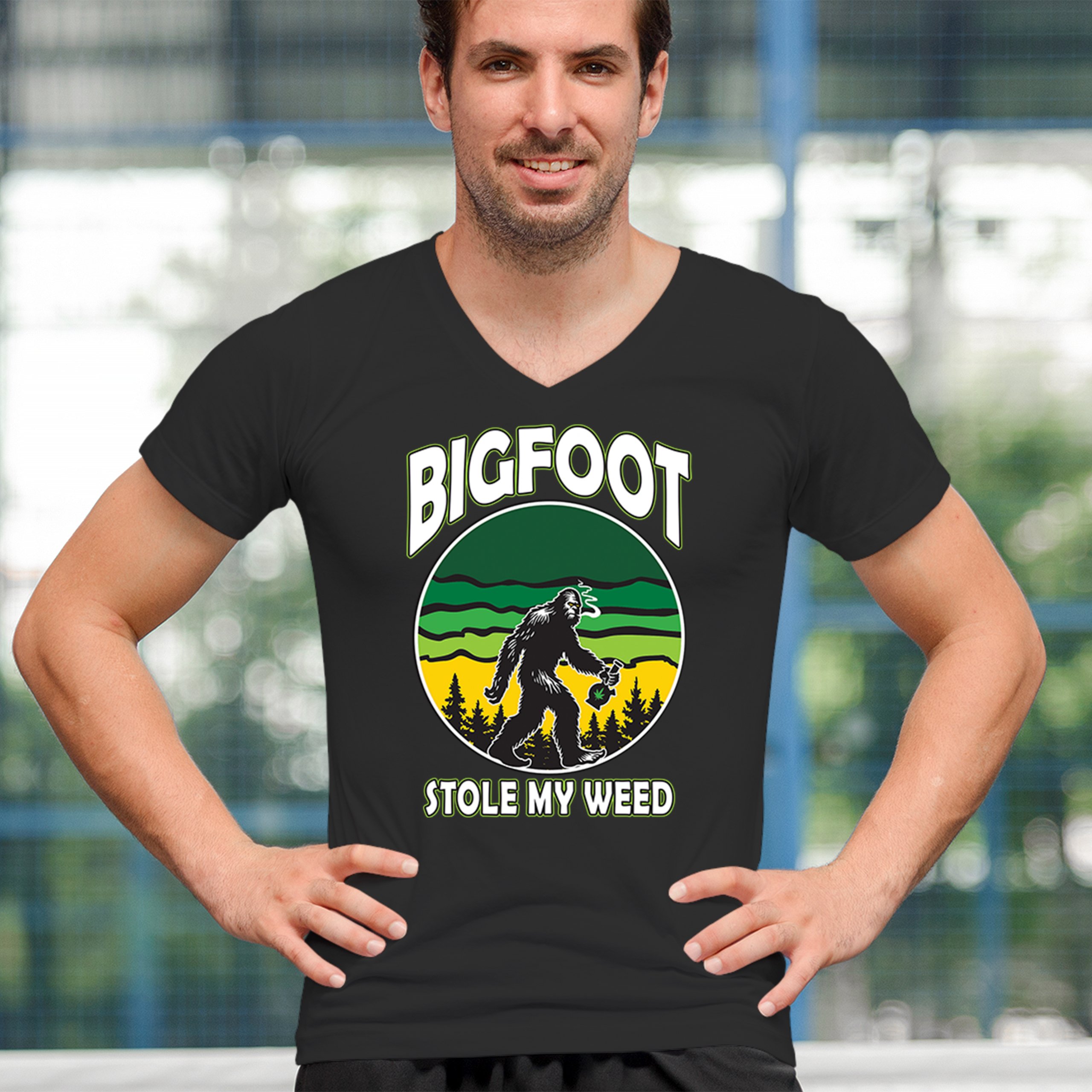 ALTRA T shirt collo a V Bigfoot Stole My Weed divertente smoking sasquatch 420 cannabis